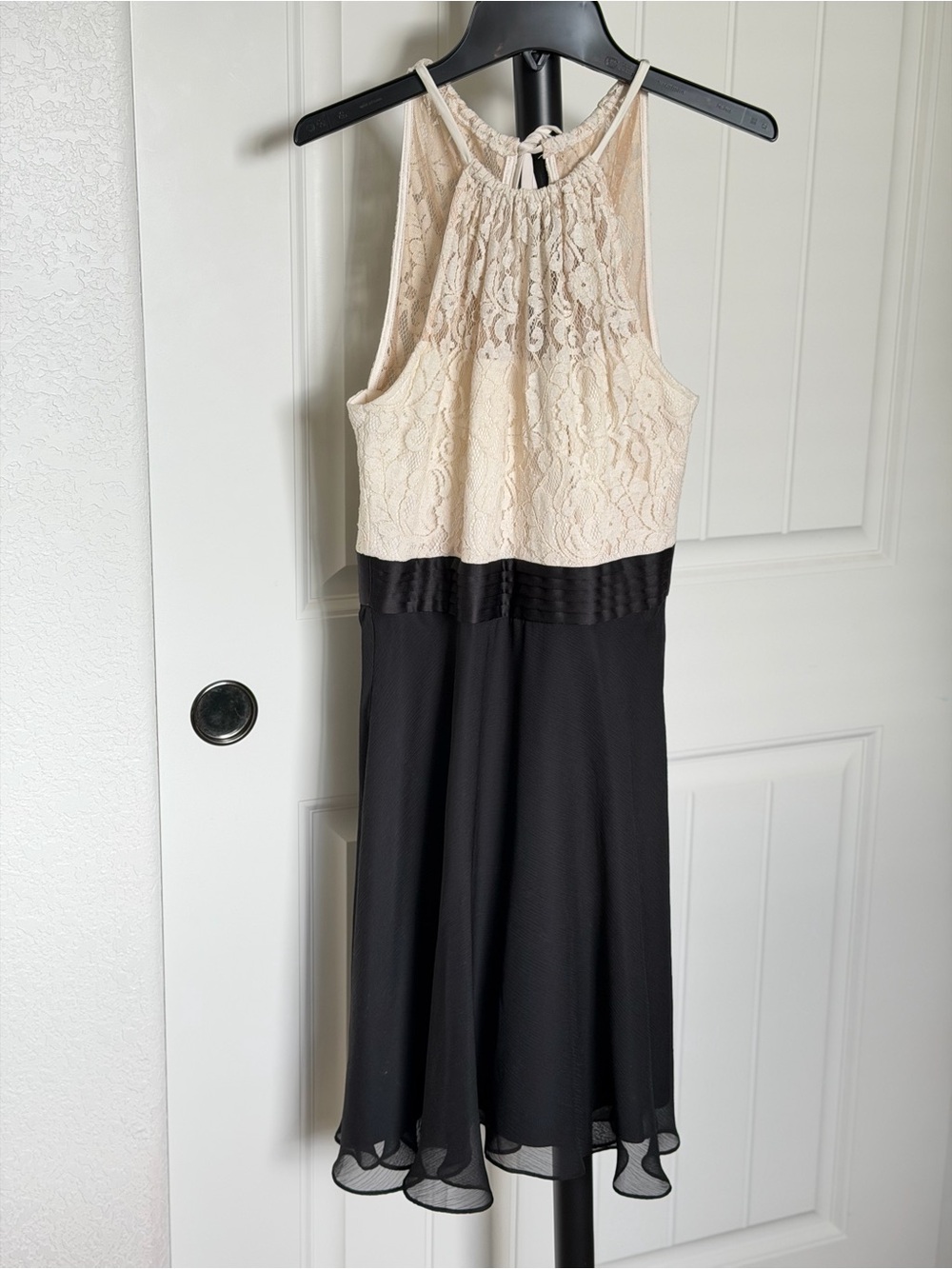 Elegant Two-Tone Lace Halter Dress in Cream and Black